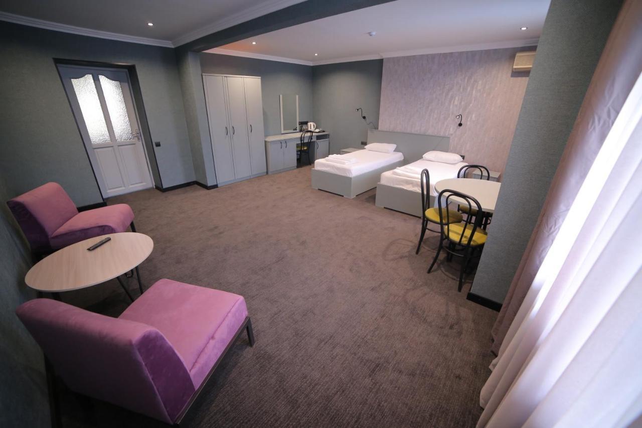 Olympica Hotel Almaty Esterno foto