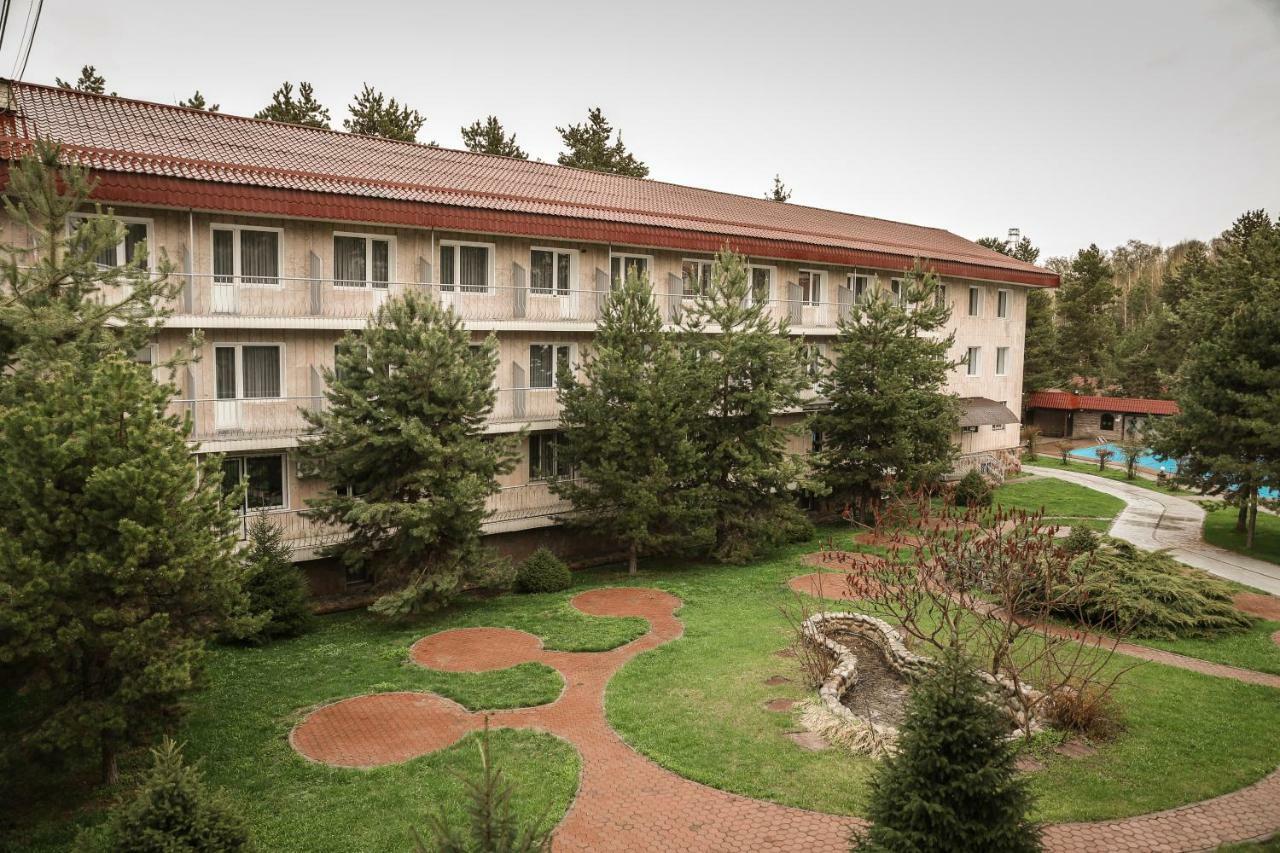 Olympica Hotel Almaty Esterno foto